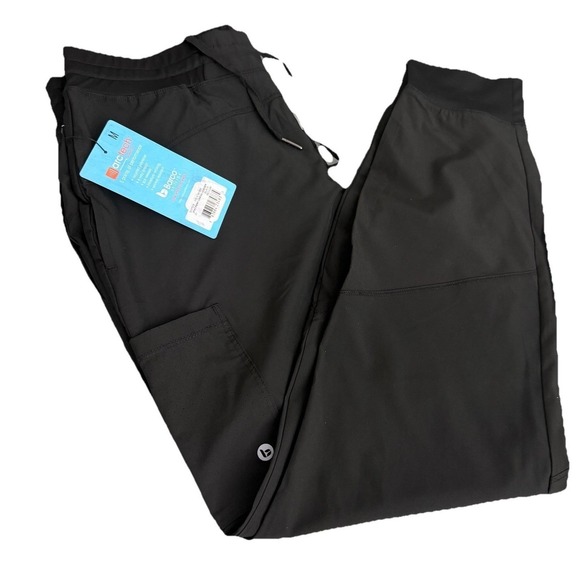 Barco One Women's Boost Classic Fit Scrub Jogger Black, 3-Pocket Size M New - Picture 2 of 9